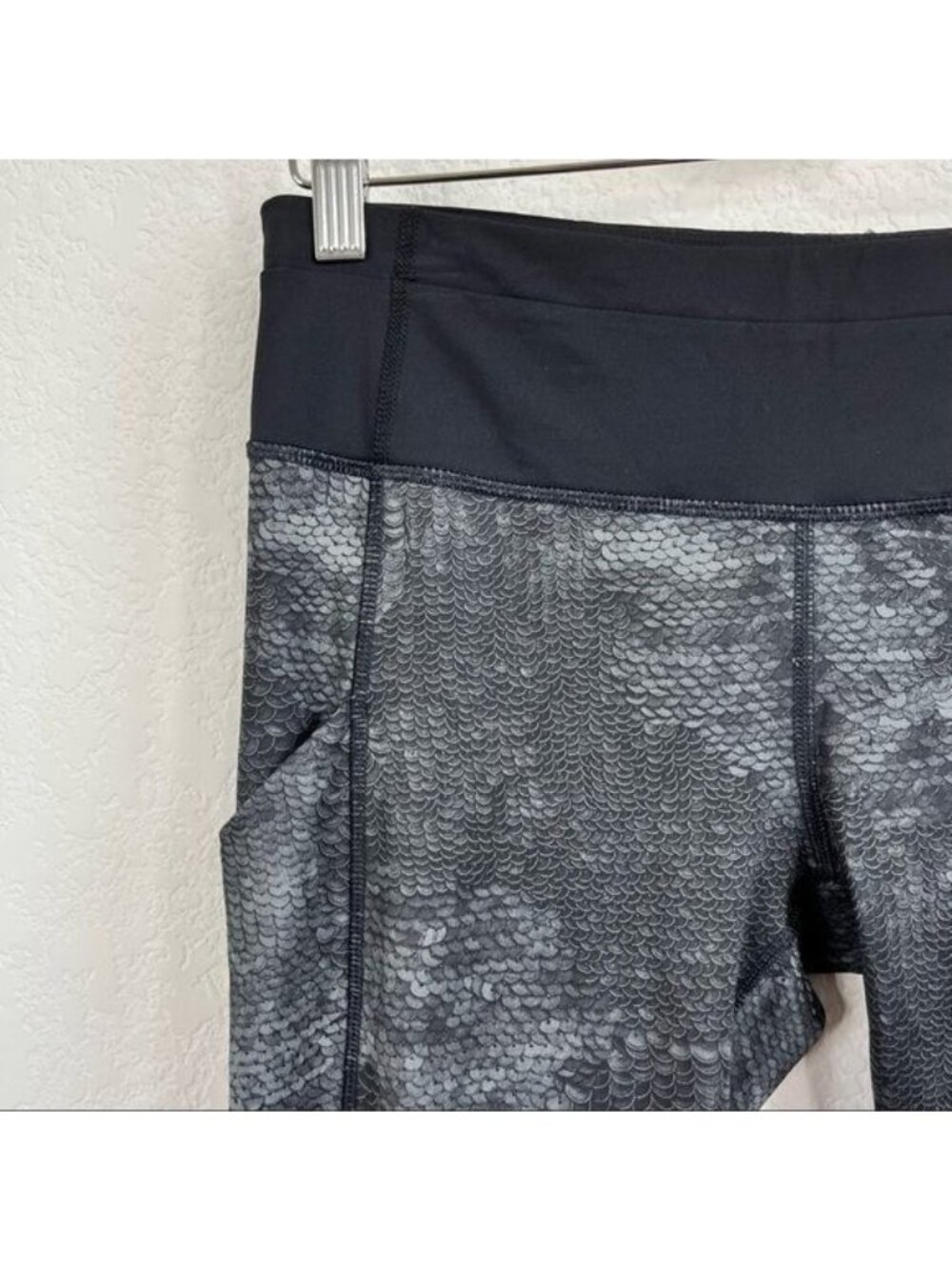 Lululemon Speed Tight II *Full-On Luxtreme Sequin Snake Slate Black / Black